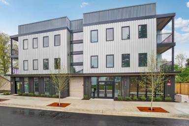 Main picture of 4920 SW Pacific Ave