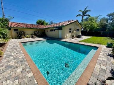 Main picture of 8400 SW 65th Ave