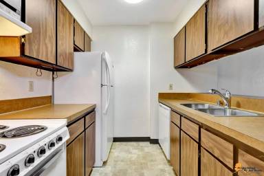 Main picture of 926 W 26th Ave