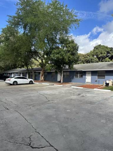 Main picture of 4833 Serafica Dr