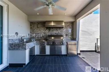 Main picture of 6410 NW 105th Pl