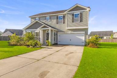 Main picture of 8 Chimney Ct