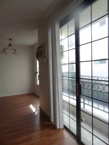 Main picture of 3648 Motor Ave