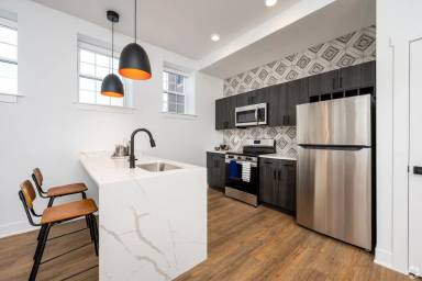 Main picture of 2801 S Pennsylvania St