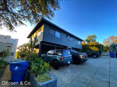 Main picture of 905 1/2 Micheltorena St