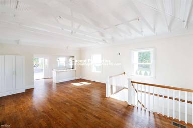 Main picture of 117 Centre St
