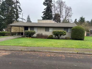 Main picture of 5495 SE Gill St