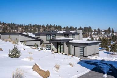Main picture of 2580 NW Awbrey Point Cir