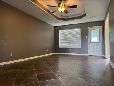 Main picture of 14 Violet Ln
