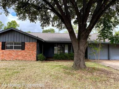 Main picture of 1411 Lawyer St