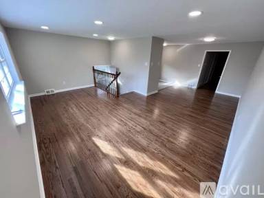 Main picture of 2157 Benson St