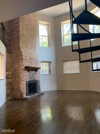 Main picture of 665 W Roscoe St
