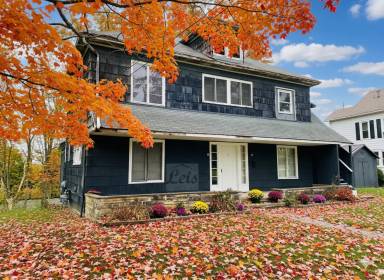 Main picture of 222 Oakwood St