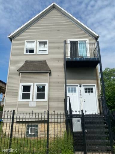 Main picture of 5900 S La Salle St
