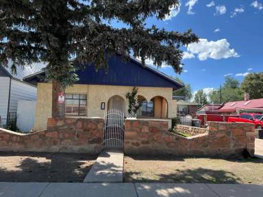 Main picture of 211 Railroad Ave
