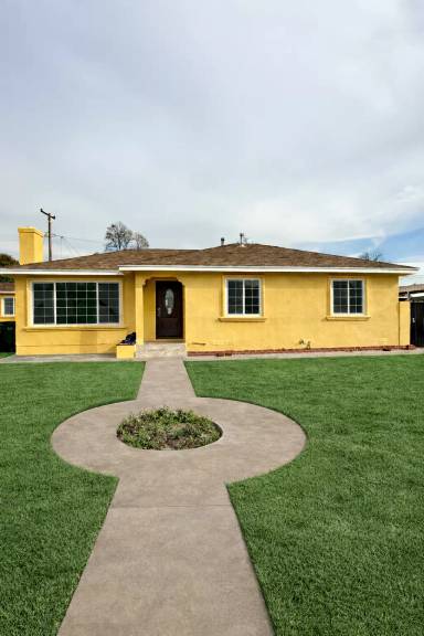 Main picture of 9136 Clancey Ave