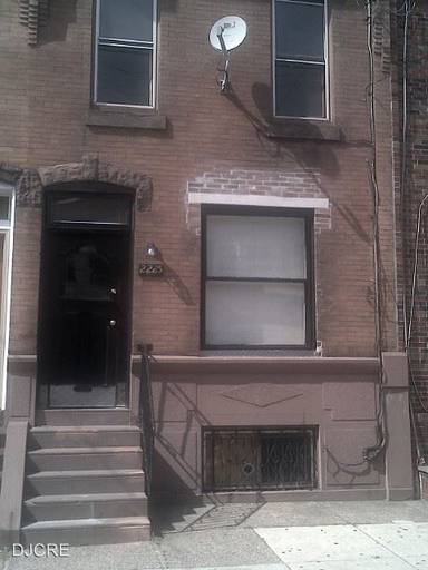 Main picture of 2225 Mifflin St