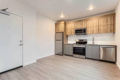 Main picture of 11 NE 55th Ave