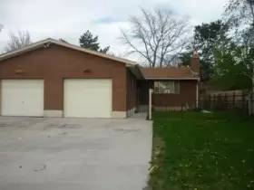 Main picture of 7621 S Maple St