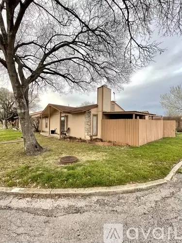 Main picture of 1051 Country Club Dr