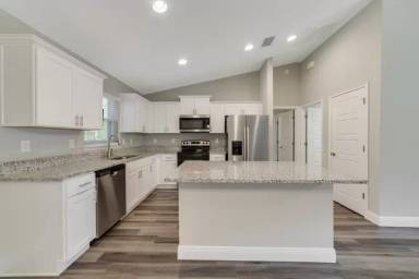 Main picture of 10057 N Athenia Dr