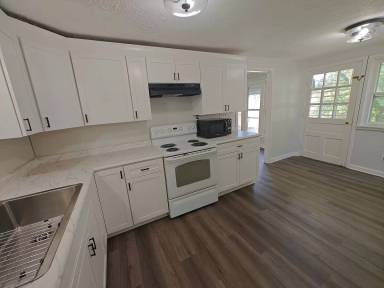 Main picture of 360 Walnut St