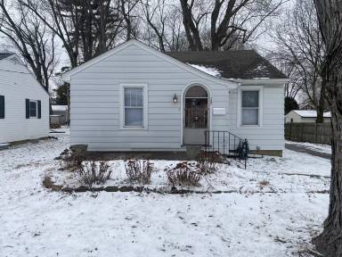 Main picture of 207 Roosevelt Rd