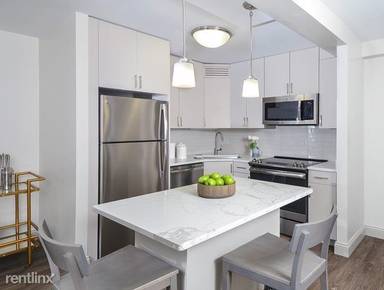 Main picture of 323 W Illinois St