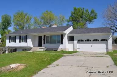 Main picture of 993 E Hillview Dr