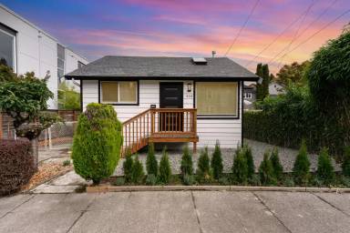 Main picture of 418 31st Ave E