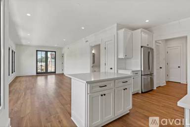 Main picture of 99 Lynde St