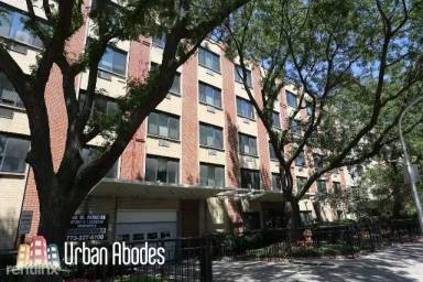 Main picture of 540 W Roscoe St