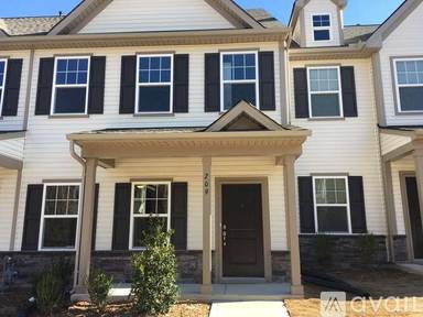 Main picture of 215 Hamlet Pl