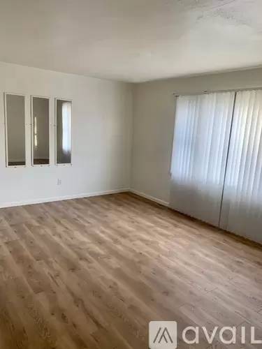 Main picture of 1207 E Columbus Dr