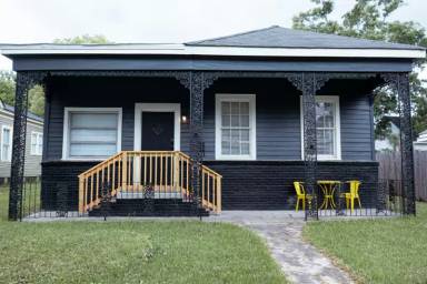 Main picture of 354 Charles St