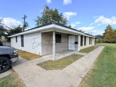 Main picture of 305 E Claude St