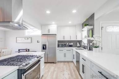 Main picture of 4535 Winona Ave