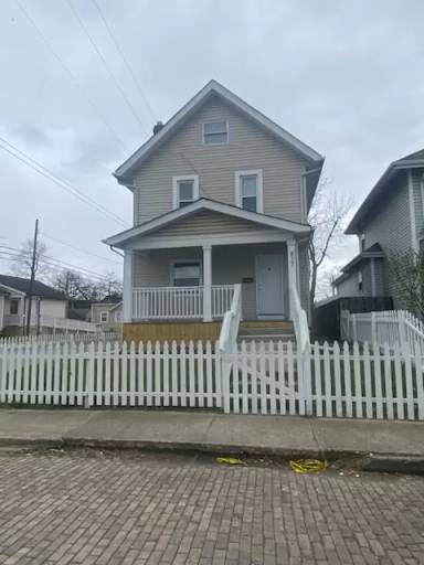 Main picture of 837 Carpenter St
