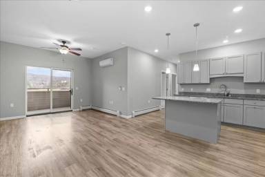 Main picture of 32 Cottonwood Dr