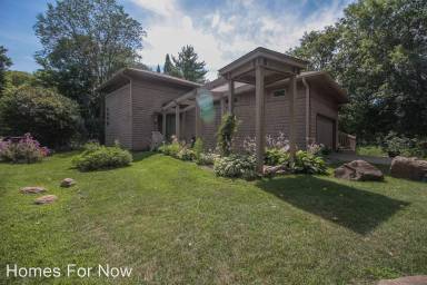 Main picture of 21885 Fairview St