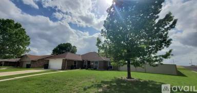 Main picture of 1701 Lynx Cir