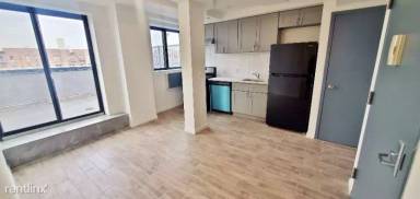 Main picture of 2528 Broadway
