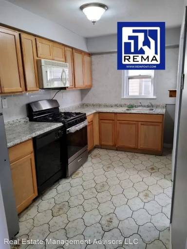 Main picture of 610 Roosevelt Ave