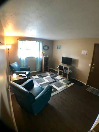 Main picture of 1324 E 5th St