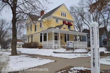 Main picture of 624 W 8th St