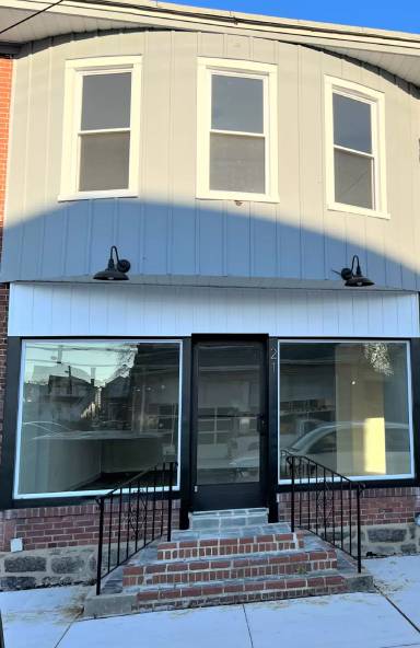 Main picture of 21 W Winona Ave