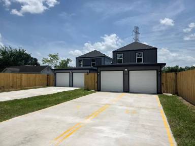 Main picture of 4702 Baton Rouge St