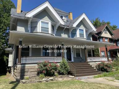 Main picture of 1426 W 81st St
