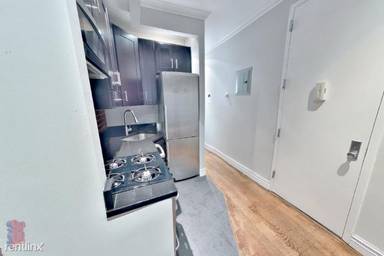 Main picture of 321 W 16th St