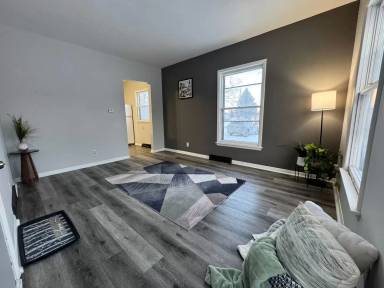 Main picture of 321 E 1st St